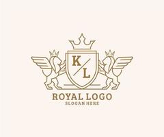 eerste kl brief leeuw Koninklijk luxe heraldisch, wapen logo sjabloon in vector kunst voor restaurant, royalty, boetiek, cafe, hotel, heraldisch, sieraden, mode en andere vector illustratie.