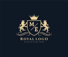 eerste me brief leeuw Koninklijk luxe heraldisch, wapen logo sjabloon in vector kunst voor restaurant, royalty, boetiek, cafe, hotel, heraldisch, sieraden, mode en andere vector illustratie.