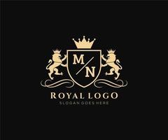 eerste mn brief leeuw Koninklijk luxe heraldisch, wapen logo sjabloon in vector kunst voor restaurant, royalty, boetiek, cafe, hotel, heraldisch, sieraden, mode en andere vector illustratie.