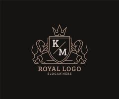 eerste km brief leeuw Koninklijk luxe logo sjabloon in vector kunst voor restaurant, royalty, boetiek, cafe, hotel, heraldisch, sieraden, mode en andere vector illustratie.