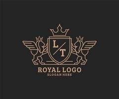 eerste lt brief leeuw Koninklijk luxe heraldisch, wapen logo sjabloon in vector kunst voor restaurant, royalty, boetiek, cafe, hotel, heraldisch, sieraden, mode en andere vector illustratie.