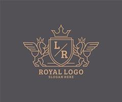 eerste lr brief leeuw Koninklijk luxe heraldisch, wapen logo sjabloon in vector kunst voor restaurant, royalty, boetiek, cafe, hotel, heraldisch, sieraden, mode en andere vector illustratie.