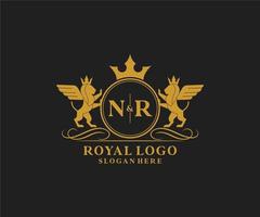 eerste nr brief leeuw Koninklijk luxe heraldisch, wapen logo sjabloon in vector kunst voor restaurant, royalty, boetiek, cafe, hotel, heraldisch, sieraden, mode en andere vector illustratie.