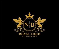 eerste nq brief leeuw Koninklijk luxe heraldisch, wapen logo sjabloon in vector kunst voor restaurant, royalty, boetiek, cafe, hotel, heraldisch, sieraden, mode en andere vector illustratie.