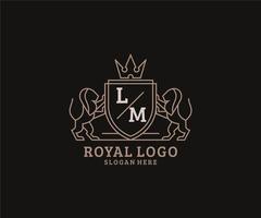 eerste lm brief leeuw Koninklijk luxe logo sjabloon in vector kunst voor restaurant, royalty, boetiek, cafe, hotel, heraldisch, sieraden, mode en andere vector illustratie.