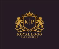 eerste kp brief leeuw Koninklijk luxe logo sjabloon in vector kunst voor restaurant, royalty, boetiek, cafe, hotel, heraldisch, sieraden, mode en andere vector illustratie.