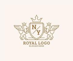 eerste ny brief leeuw Koninklijk luxe heraldisch, wapen logo sjabloon in vector kunst voor restaurant, royalty, boetiek, cafe, hotel, heraldisch, sieraden, mode en andere vector illustratie.