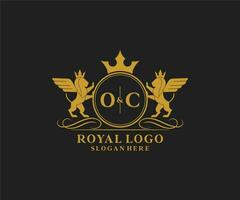 eerste oc brief leeuw Koninklijk luxe heraldisch, wapen logo sjabloon in vector kunst voor restaurant, royalty, boetiek, cafe, hotel, heraldisch, sieraden, mode en andere vector illustratie.
