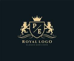 eerste pe brief leeuw Koninklijk luxe heraldisch, wapen logo sjabloon in vector kunst voor restaurant, royalty, boetiek, cafe, hotel, heraldisch, sieraden, mode en andere vector illustratie.