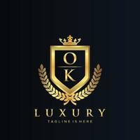 OK brief eerste met Koninklijk luxe logo sjabloon vector