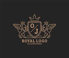 eerste oj brief leeuw Koninklijk luxe heraldisch, wapen logo sjabloon in vector kunst voor restaurant, royalty, boetiek, cafe, hotel, heraldisch, sieraden, mode en andere vector illustratie.