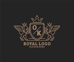 eerste OK brief leeuw Koninklijk luxe heraldisch, wapen logo sjabloon in vector kunst voor restaurant, royalty, boetiek, cafe, hotel, heraldisch, sieraden, mode en andere vector illustratie.