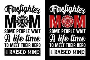 brandweerman mam sommige mensen wacht een leven tijd naar ontmoeten hun held ik verheven de mijne brandweerman t-shirt ontwerp pro vector
