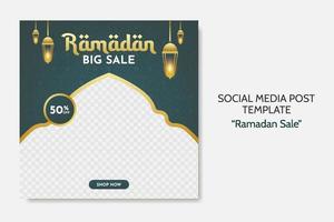 ramadan verkoop sociale media postsjabloon. webbanner adverteren met groene en gouden kleurstijl voor wenskaart, tegoedbon, islamitische gebeurtenis. vector