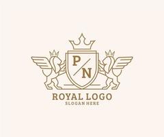 eerste pn brief leeuw Koninklijk luxe heraldisch, wapen logo sjabloon in vector kunst voor restaurant, royalty, boetiek, cafe, hotel, heraldisch, sieraden, mode en andere vector illustratie.