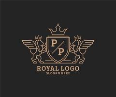 eerste pp brief leeuw Koninklijk luxe heraldisch, wapen logo sjabloon in vector kunst voor restaurant, royalty, boetiek, cafe, hotel, heraldisch, sieraden, mode en andere vector illustratie.