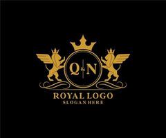 eerste qn brief leeuw Koninklijk luxe heraldisch, wapen logo sjabloon in vector kunst voor restaurant, royalty, boetiek, cafe, hotel, heraldisch, sieraden, mode en andere vector illustratie.