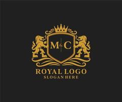 eerste mc brief leeuw Koninklijk luxe logo sjabloon in vector kunst voor restaurant, royalty, boetiek, cafe, hotel, heraldisch, sieraden, mode en andere vector illustratie.