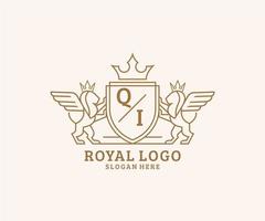 eerste qi brief leeuw Koninklijk luxe heraldisch, wapen logo sjabloon in vector kunst voor restaurant, royalty, boetiek, cafe, hotel, heraldisch, sieraden, mode en andere vector illustratie.