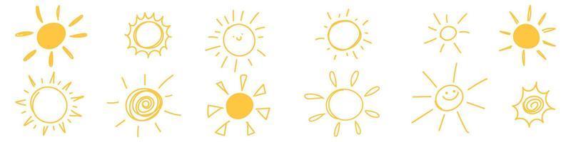 tekening zon set. grappig geel zon pictogrammen verzameling. vector geïsoleerd illustratie