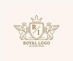 eerste ri brief leeuw Koninklijk luxe heraldisch, wapen logo sjabloon in vector kunst voor restaurant, royalty, boetiek, cafe, hotel, heraldisch, sieraden, mode en andere vector illustratie.