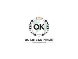 minimalistische OK logo icoon, alfabet OK logo brief vector kroon ster icoon