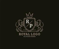 eerste rp brief leeuw Koninklijk luxe logo sjabloon in vector kunst voor restaurant, royalty, boetiek, cafe, hotel, heraldisch, sieraden, mode en andere vector illustratie.