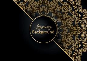 luxe sier mandala ontwerp achtergrond in gouden kleur vector