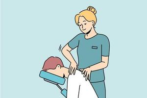 vrouw masseuse helpen geduldig met rugpijn in kliniek. fysiotherapeut massage cliënt in ziekenhuis. gezondheidszorg en fysiotherapie. vector illustratie.