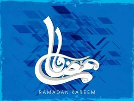 wit Arabisch schoonschrift van Ramadan kareem tegen blauw meetkundig achtergrond. vector