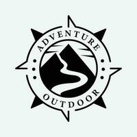 avontuur logo met kompas symbool, silhouet berg creatief icoon ontwerp vector. vector