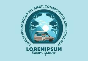 kleurrijk illustratie insigne van camper busje in natuur vector