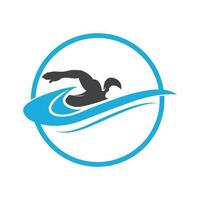 gemakkelijk zwemmen zwembad silhouet, zwemmer atleet Aan zee oceaan water Golf logo ontwerp vector