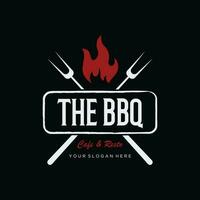 bbq heet rooster wijnoogst typografie logo ontwerp met gekruiste vlammen en spatel. logo voor restaurant, kenteken, café en bar. vector