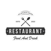 retro restaurant embleem.logo ontwerp bestek sjabloon en hand- getrokken wijnoogst stijl restaurant typografie. vector