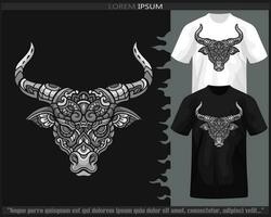 monochroom kleur stier hoofd mandala kunsten geïsoleerd Aan zwart en wit t shirt. vector