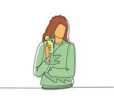 enkele ononderbroken lijntekening gelukkige vrouw die zomer verfrissend fruit op smaak gebracht doordrenkt water drinkt met verse biologische citroen, limoen, munt op glas. een lijn tekenen grafisch ontwerp vectorillustratie vector