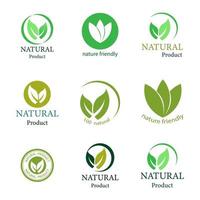 vector ontwerp van groen natuurproduct logo ecologie label. mooi groen cirkelpatroon. met twee bladeren in elkaar gezet.