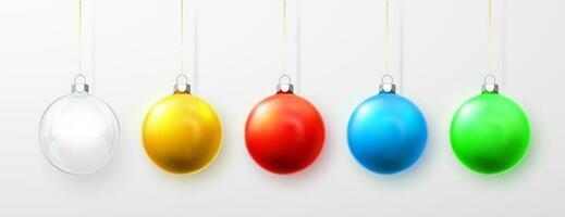 blauw, wit, groente, geel en rood Kerstmis bal. Kerstmis glas bal Aan wit achtergrond. vakantie decoratie sjabloon. vector illustratie