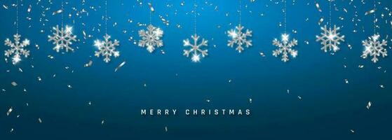 Kerstmis of nieuw jaar zilver sneeuwvlok decoratie slinger met confetti Aan blauw achtergrond. hangende schitteren sneeuwvlok. vector illustratie