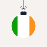 Kerstmisbal met de vlag van ierland. wenskaart vectorillustratie. vrolijk kerstfeest bal met vlag geïsoleerd op een witte achtergrond vector