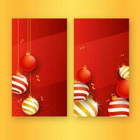 3d Kerstmis ballen met gouden confetti versierd rood achtergrond in twee opties. vector