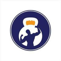 Sportschool macht logo ontwerp idee met waterkoker klok en donder symbool in negatief ruimte. geschiktheid en bodybuilding club logo sjabloon. sport en recreatie thema. vector