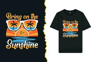 zomer zonnebril t-shirt ontwerp vector sjabloon. deze ontwerp is voor een strand partij met een zonsopkomst, palm boom, vogel, en zee silhouet. ontwerp citaat - brengen Aan de zonneschijn