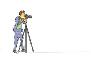 enkele continue lijntekening professionele fotograaf met camera pose, man maakt foto's, paparazzi, journalistenberoep, digitale fotografiehobby. één lijn tekenen ontwerp vectorillustratie vector