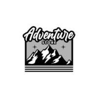 wandelen uitrusting op te slaan logo met Everest illustratie ontwerp, avontuur winkel embleem vector