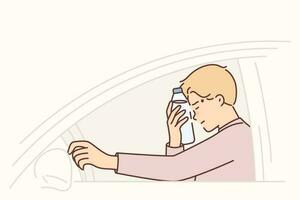 uitgeput Mens bestuurder voelt hoofdpijn zetten water fles naar voorhoofd en sluit ogen zittend achter wiel van auto. vent bestuurder ervaren kater of lijden van zonnesteek ontvangen in verkeer jam vector