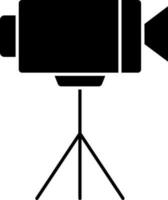 illustratie van zwart video camera Aan statief. vector