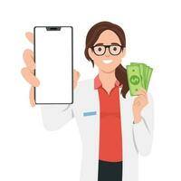 mooi dokter of verpleegster Holding en tonen blanco telefoon scherm en Holding geld. digitaal betaling vector