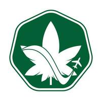 marihuana blad en lucht vlak vector logo combinatie. hennep en vliegtuig symbool of icoon.